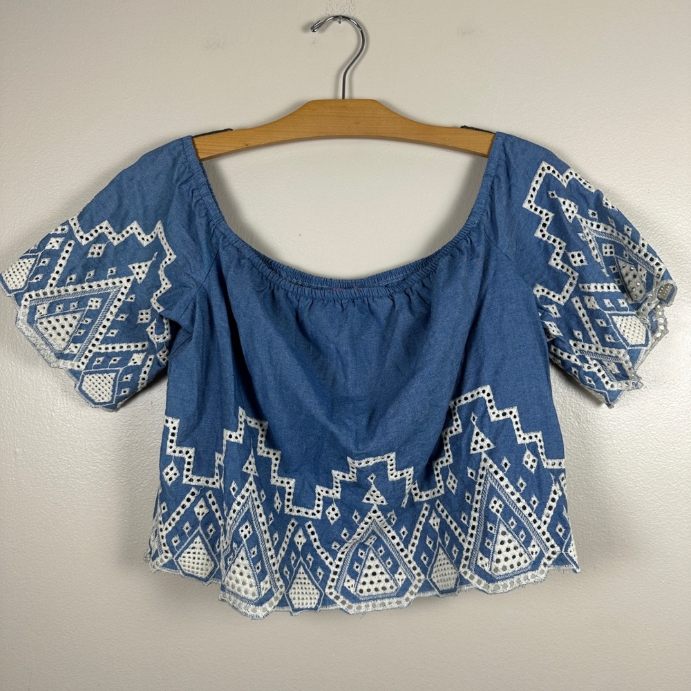 Mi Ami Francesca's Women's Large‎ Off-The-Shoulder Top Chambray Blue Eyelet Boho